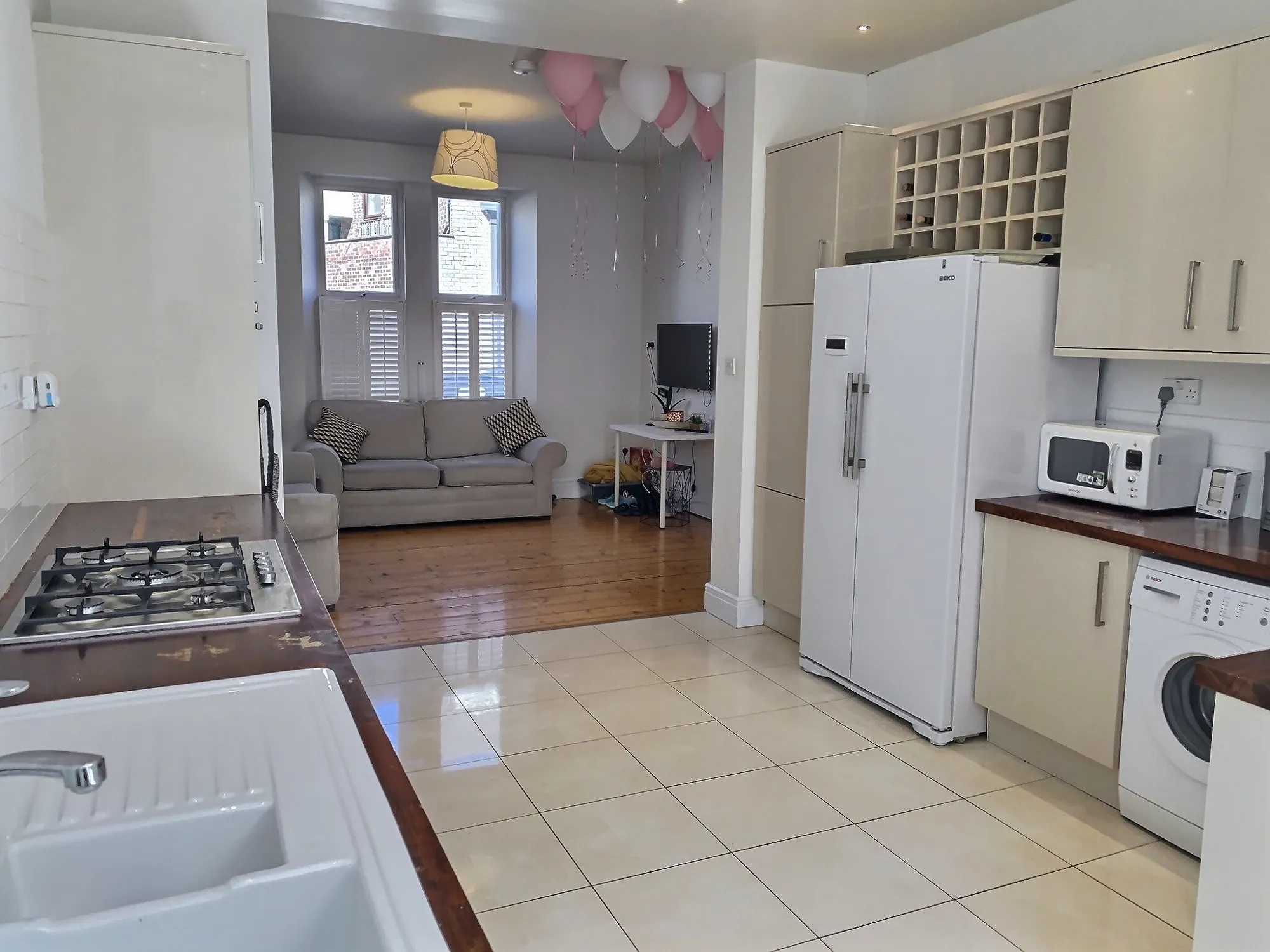 6 ensuite bedrooms, Clayton Park Sq, Jesmond, photograph 2