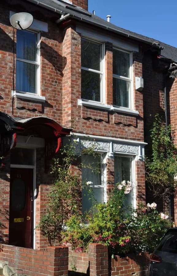 6 bedroom, some ensuites, photograph 2