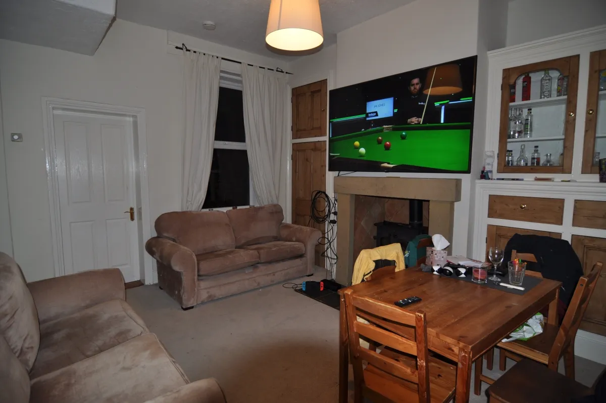 6 bedroom, some ensuites, photograph 7