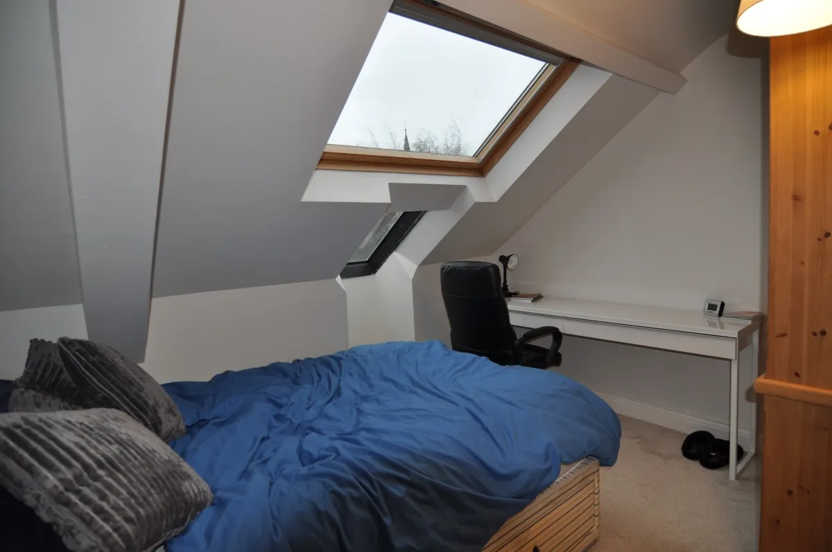 6 bedroom, some ensuites, photograph 9
