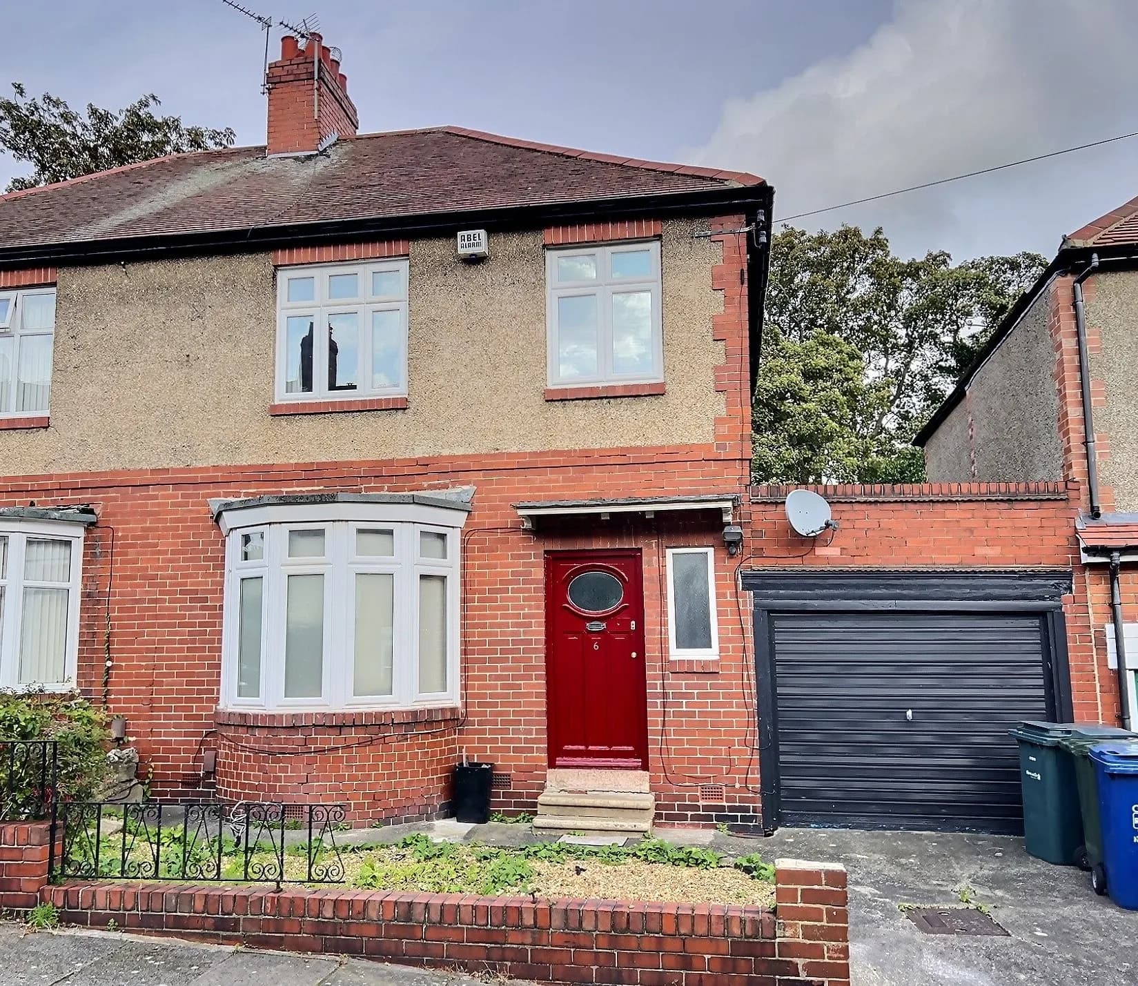 5 bedroom house right next to Jesmond dene, photograph 3