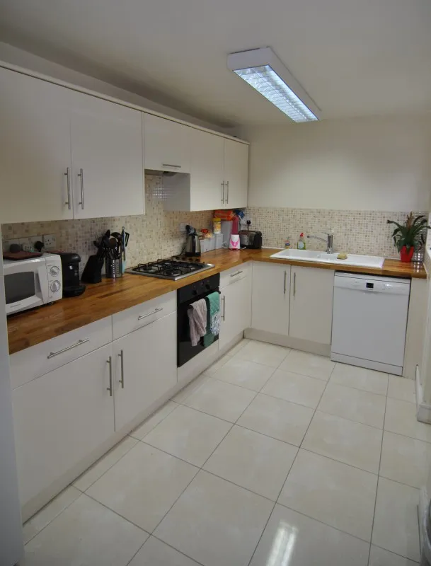 7 bedroom, some ensuites, photograph 4
