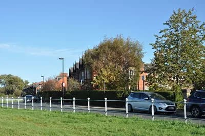 5 bedroom house, 10 month contract, photograph 2