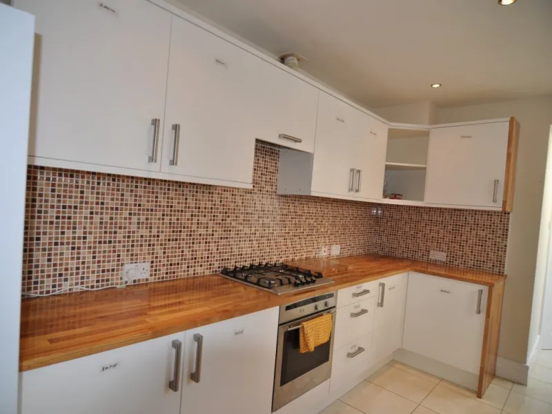 7 Bed, Holmside Place, Heaton, photograph 4
