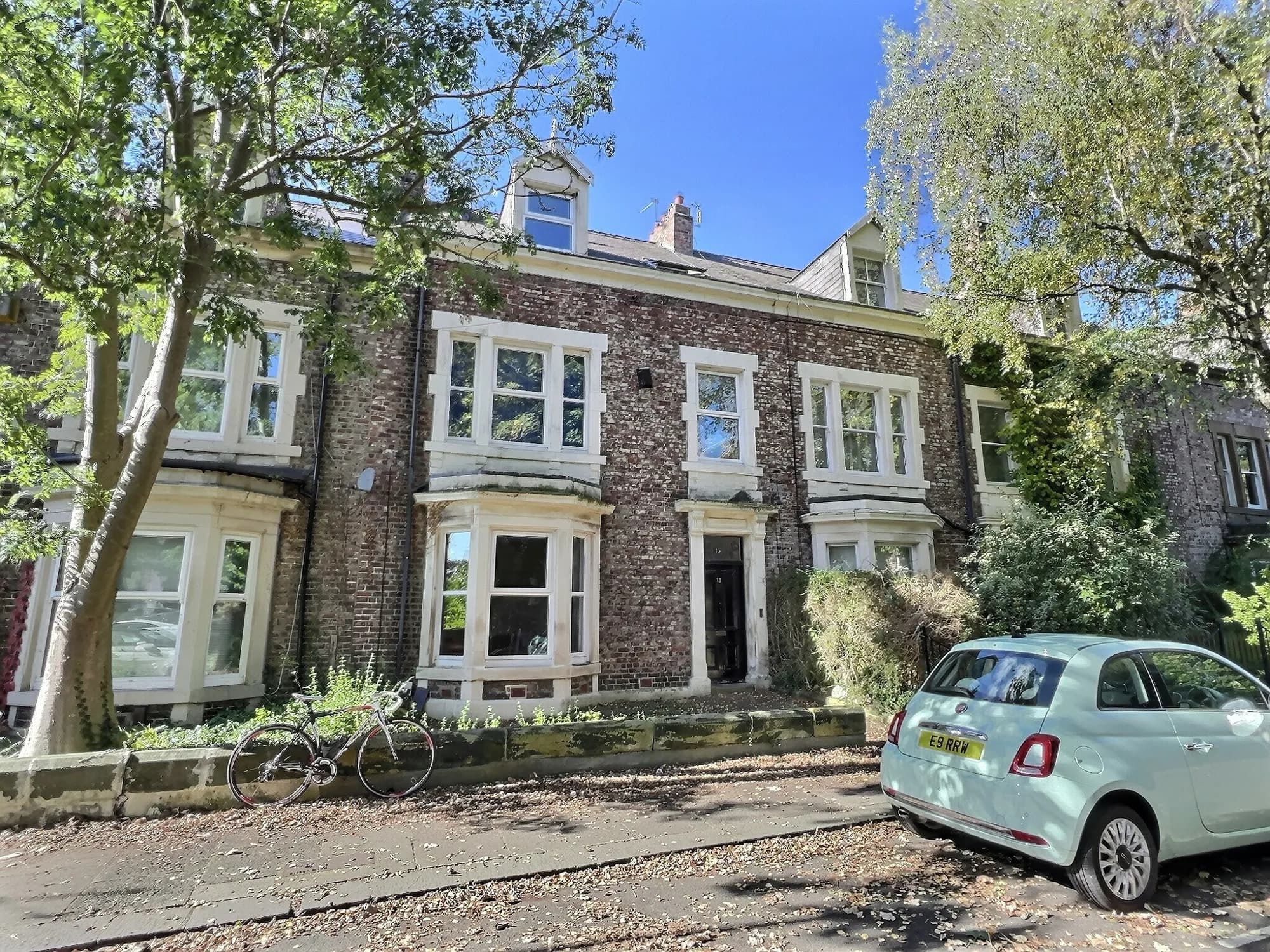 7 Beds, photograph 11