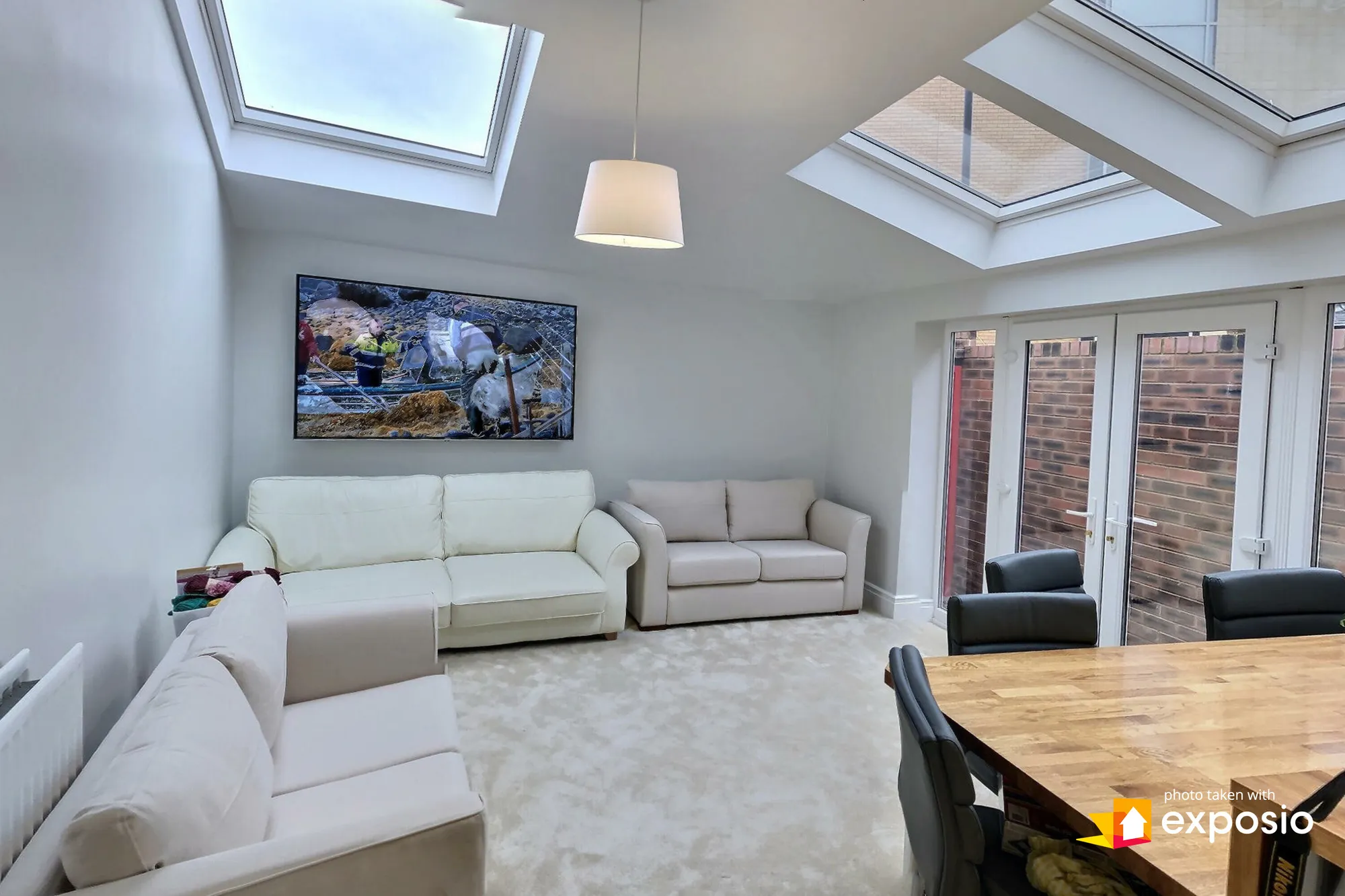 8 bedroom, photograph 2