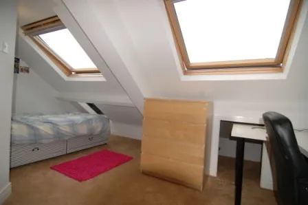 8 bedroom, photograph 4