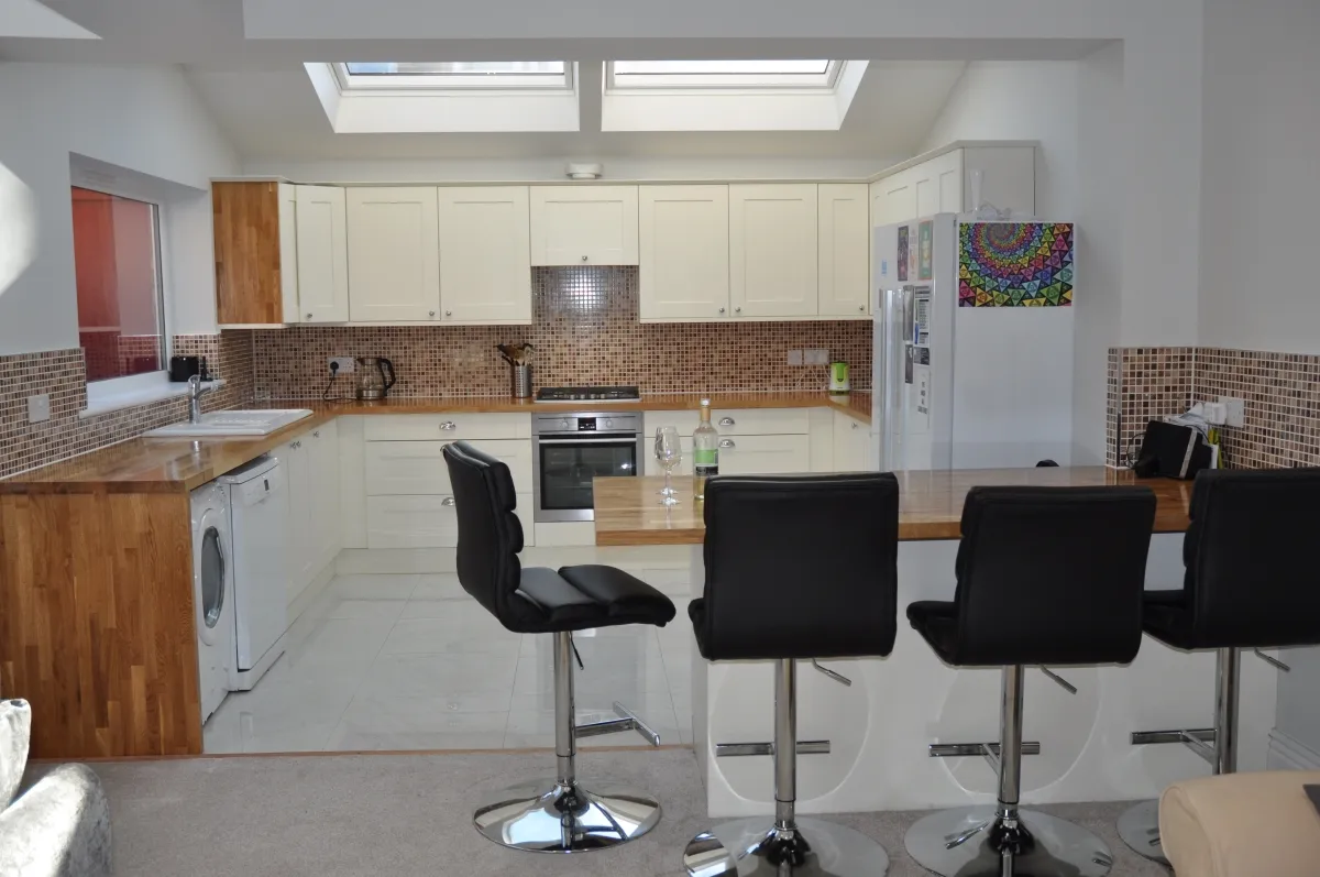 8 bedroom, photograph 10