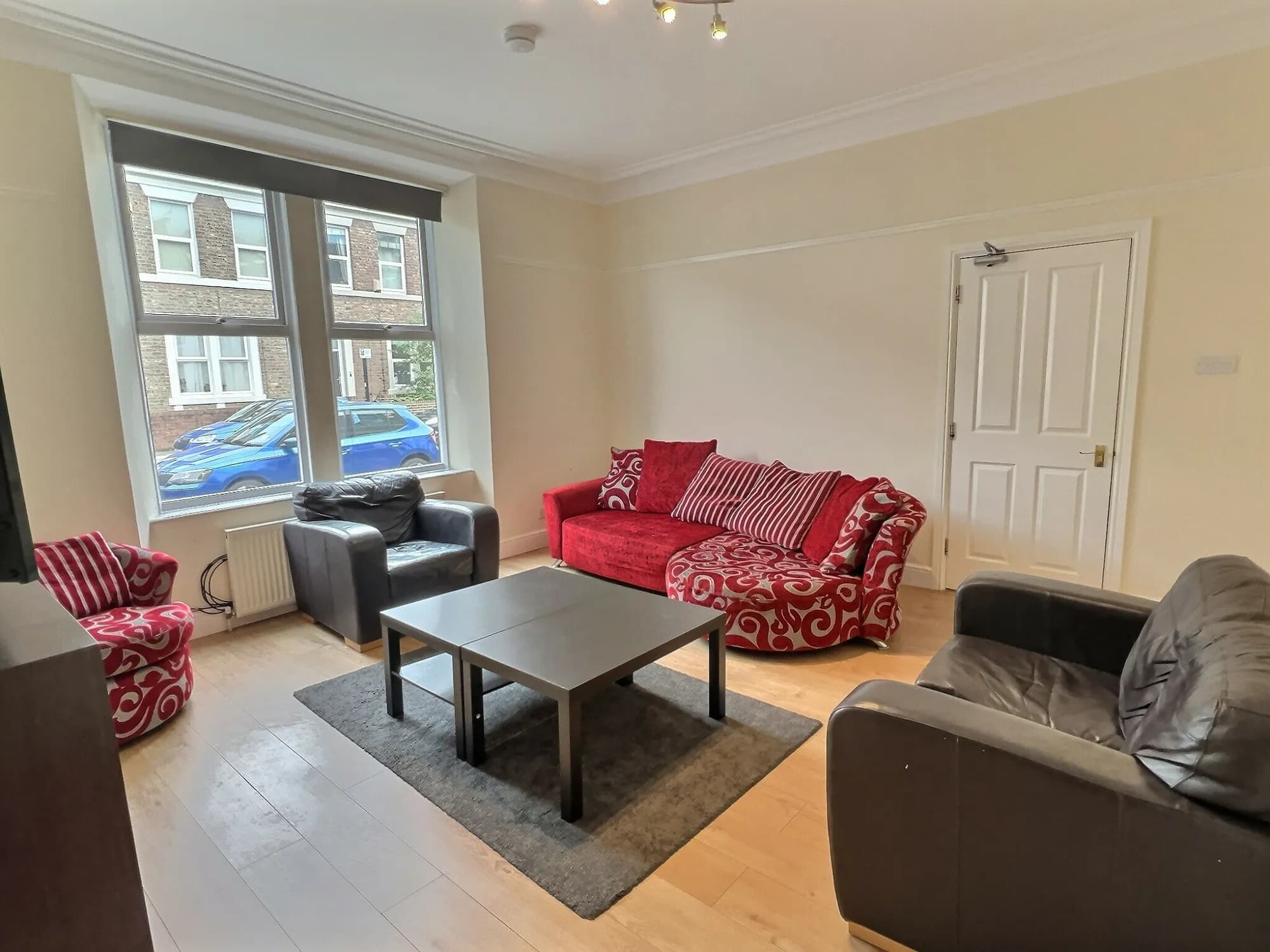 6 Bed house, photograph 3