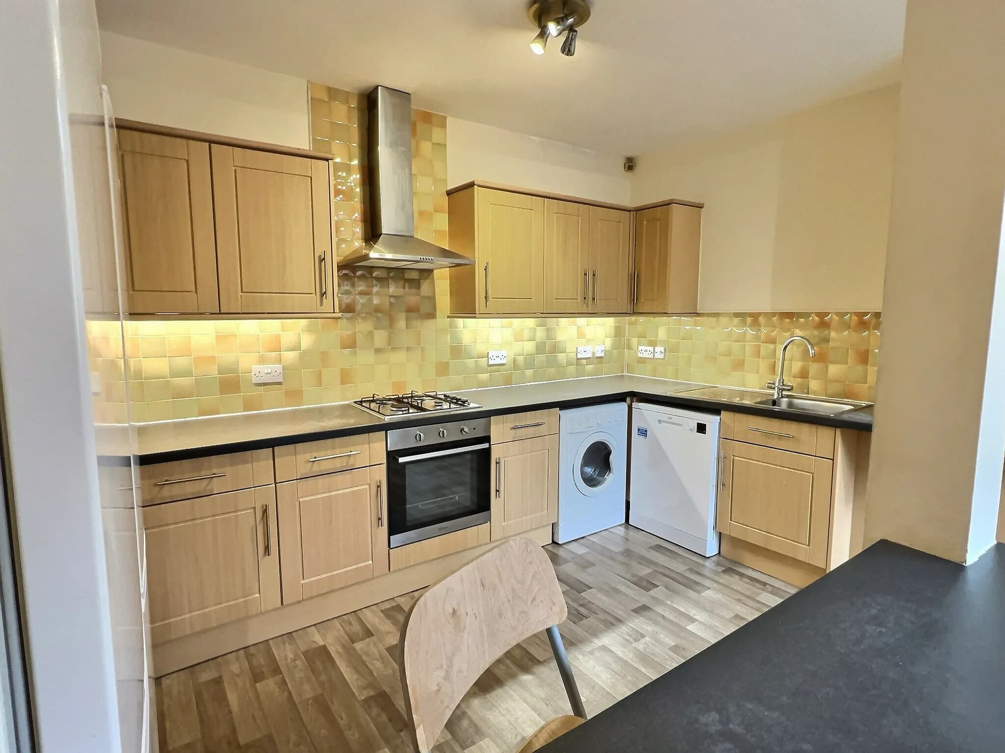 6 Bed house, photograph 4