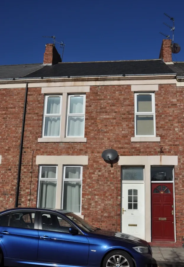 3 bedrooms, photograph 3